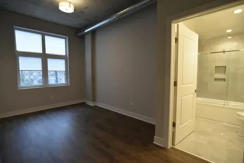 3833 North Broadway Street Chicago IL 60613