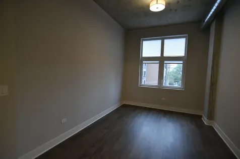 3833 North Broadway Street Chicago IL 60613