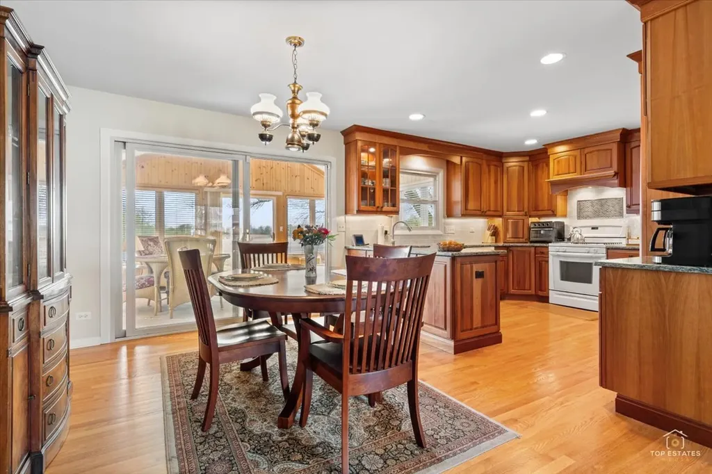 2025 Ivy Court Schaumburg IL 60194