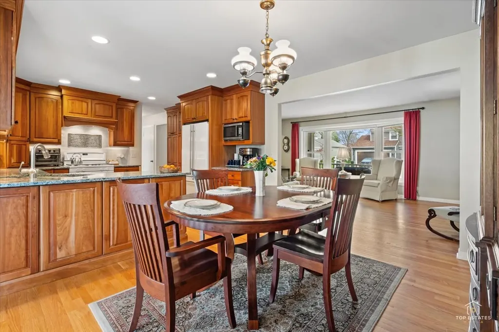 2025 Ivy Court Schaumburg IL 60194