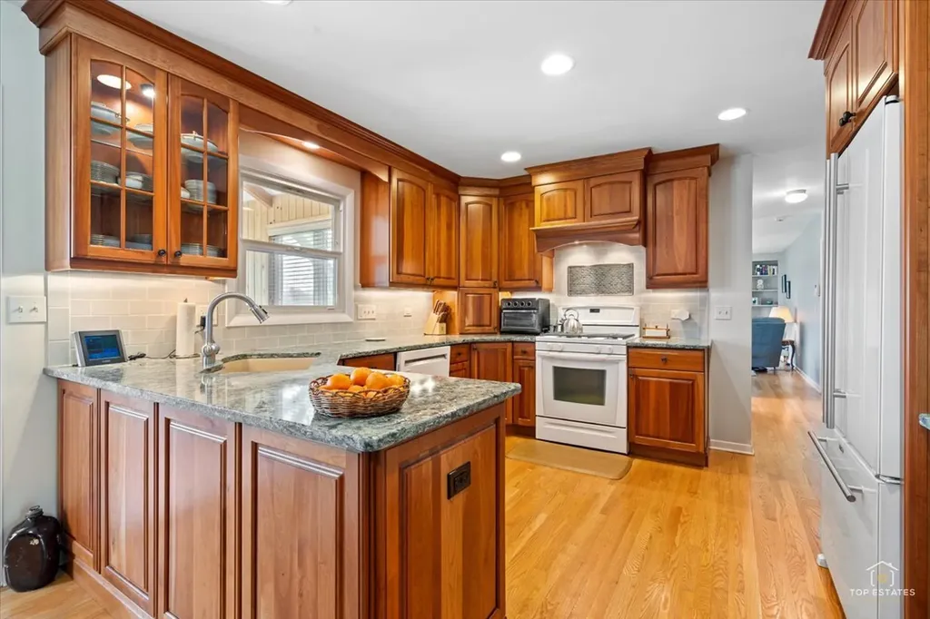 2025 Ivy Court Schaumburg IL 60194
