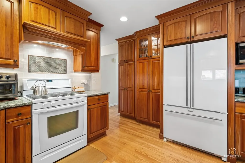 2025 Ivy Court Schaumburg IL 60194