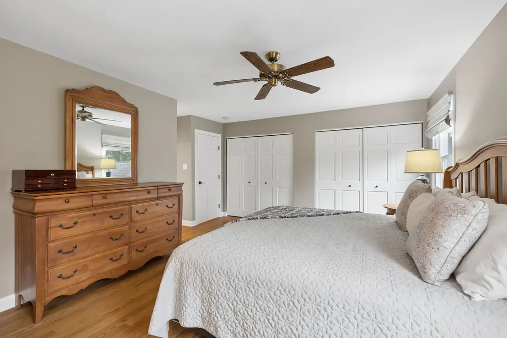 449 Farnham Lane Wheaton IL 60189