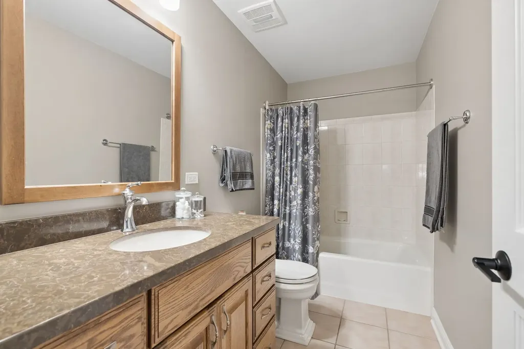 449 Farnham Lane Wheaton IL 60189