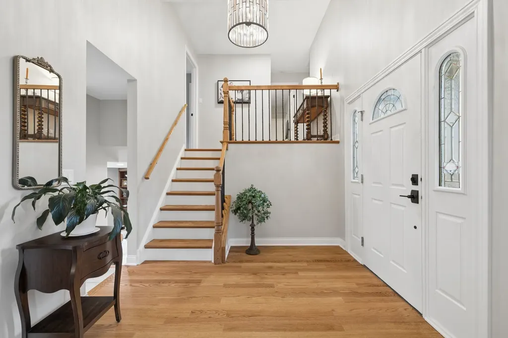 449 Farnham Lane Wheaton IL 60189