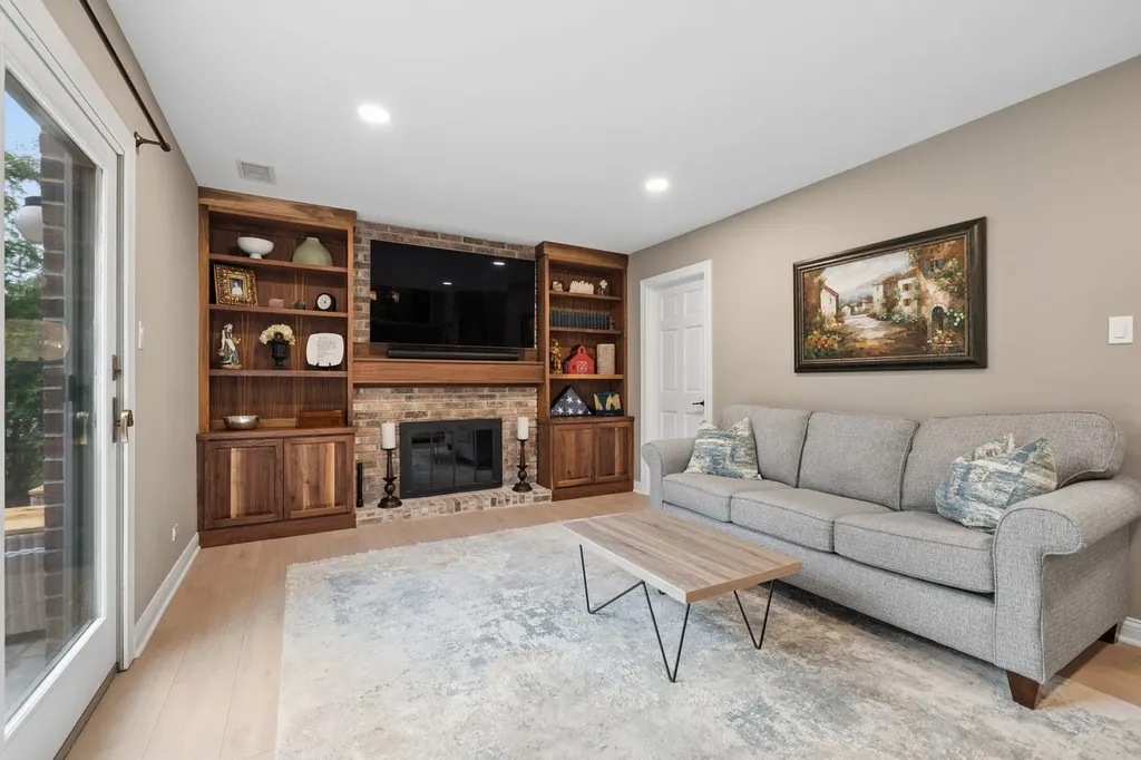 449 Farnham Lane Wheaton IL 60189