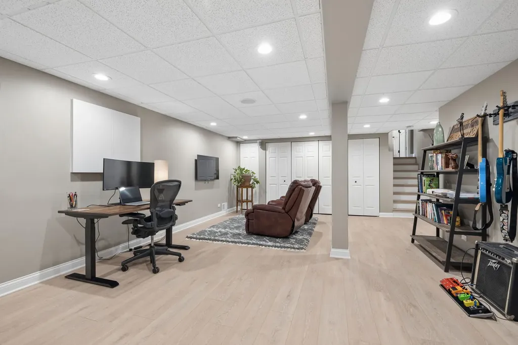 449 Farnham Lane Wheaton IL 60189