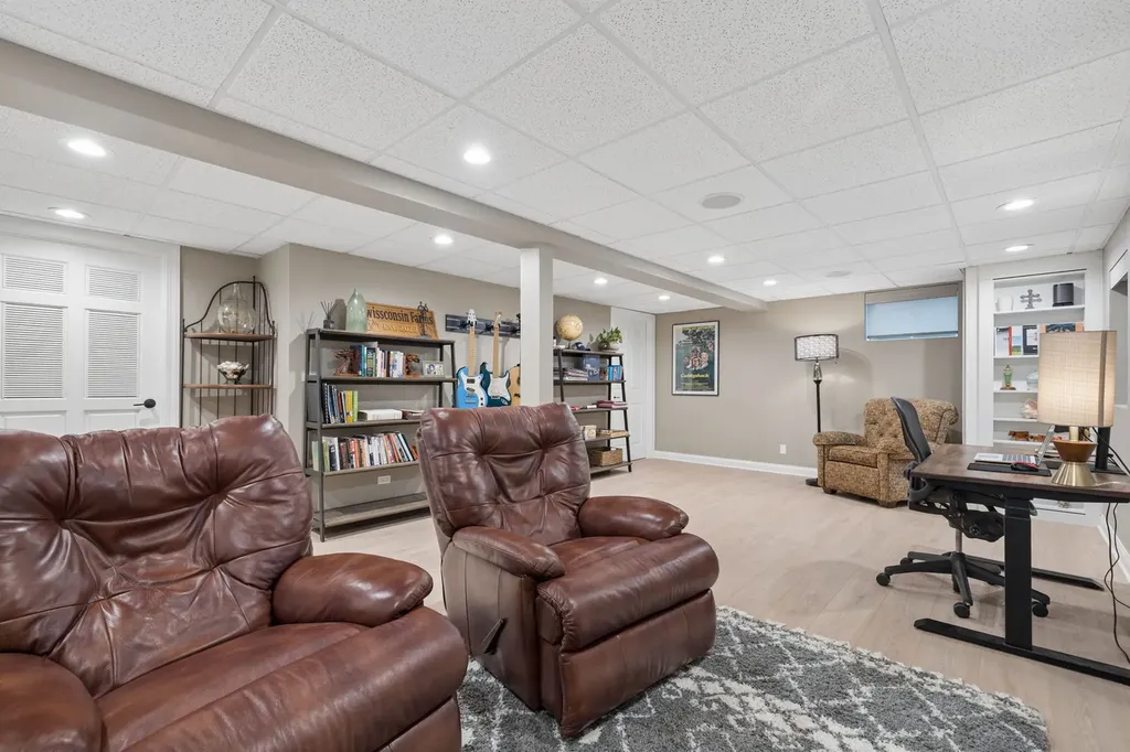 449 Farnham Lane Wheaton IL 60189