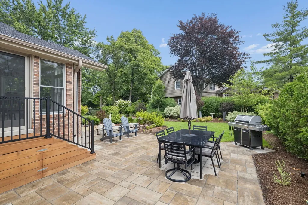449 Farnham Lane Wheaton IL 60189