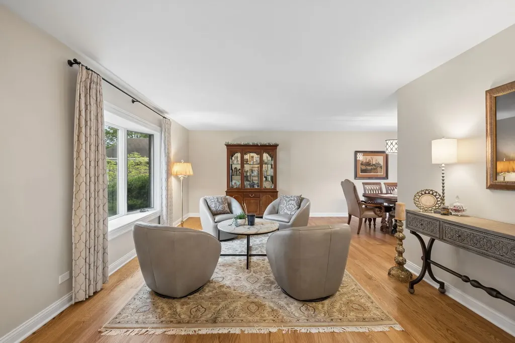 449 Farnham Lane Wheaton IL 60189