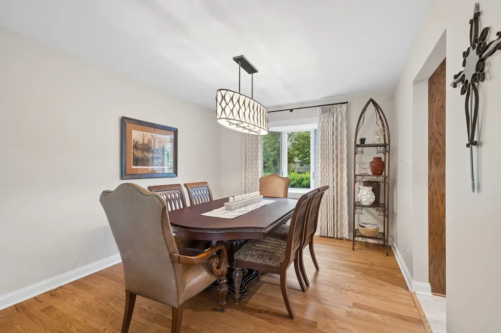 449 Farnham Lane Wheaton IL 60189