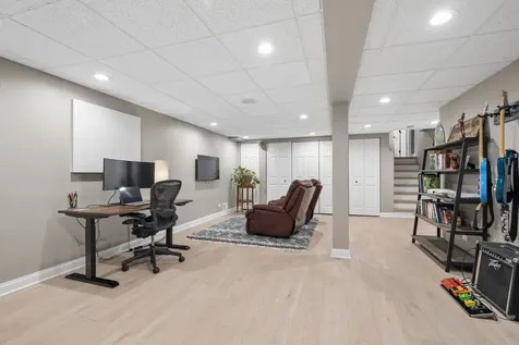449 Farnham Lane Wheaton IL 60189