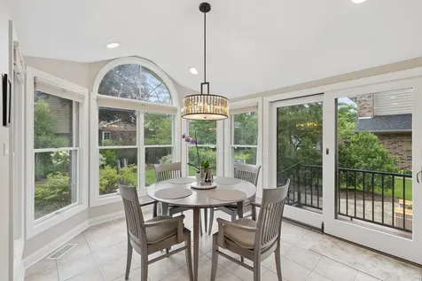 449 Farnham Lane Wheaton IL 60189