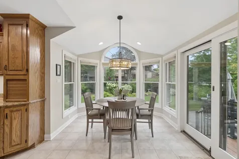 449 Farnham Lane Wheaton IL 60189