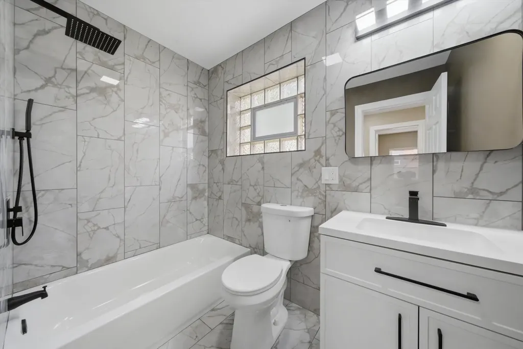 258 East 107th Street Chicago IL 60628