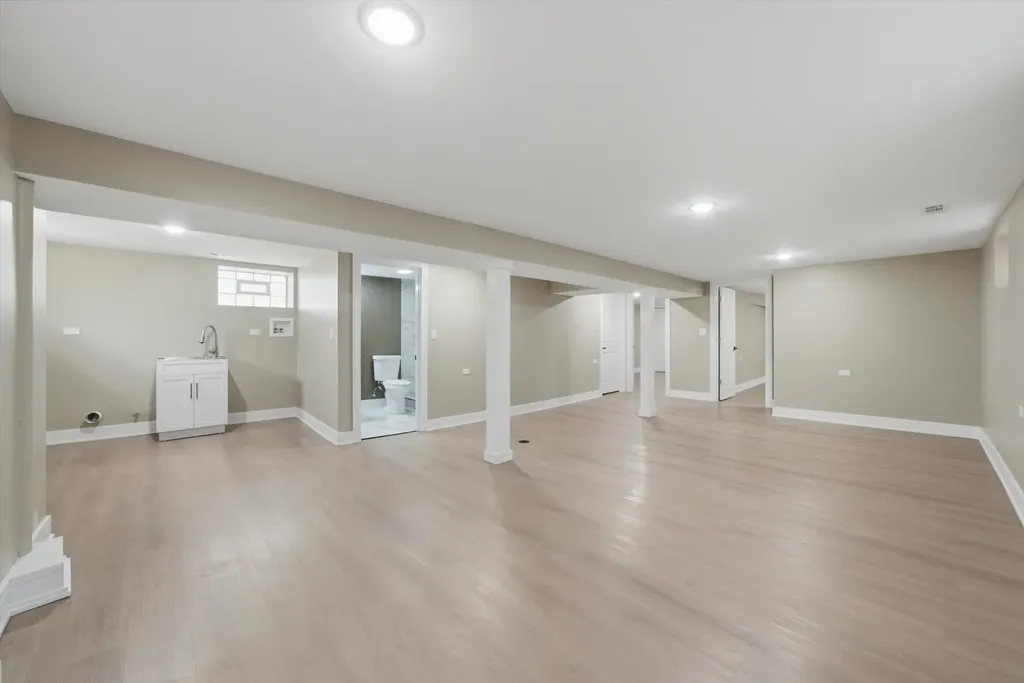 258 East 107th Street Chicago IL 60628