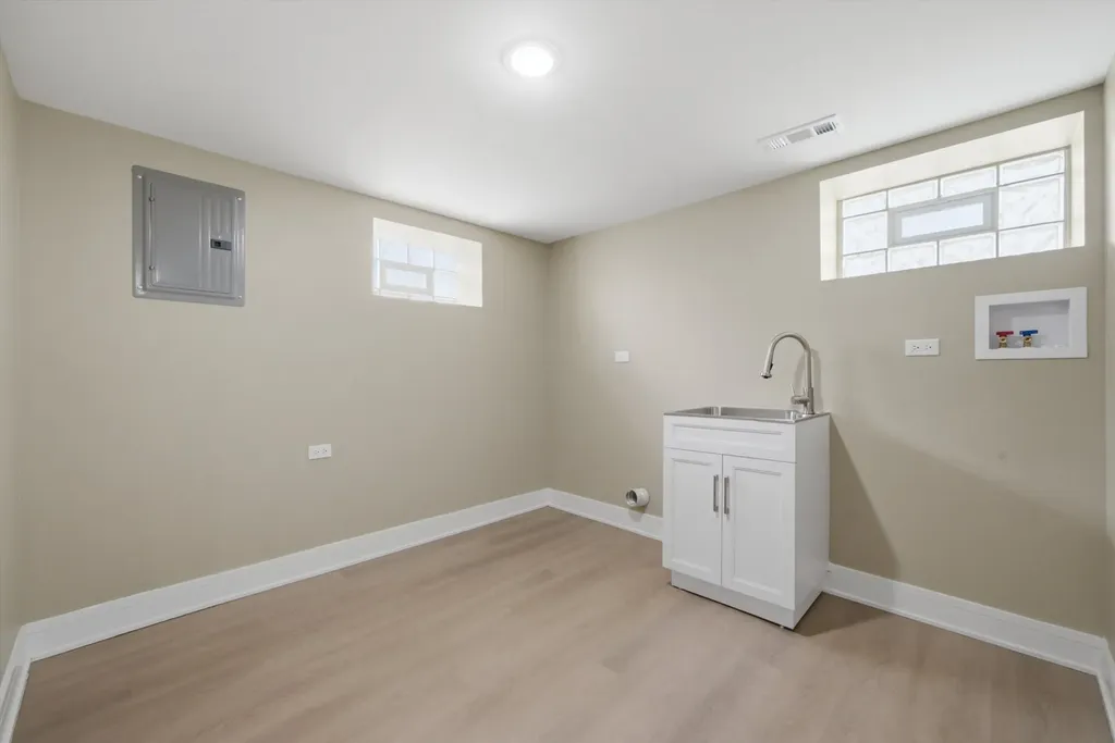 258 East 107th Street Chicago IL 60628