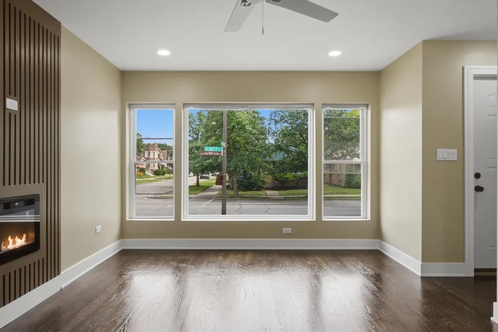 258 East 107th Street Chicago IL 60628