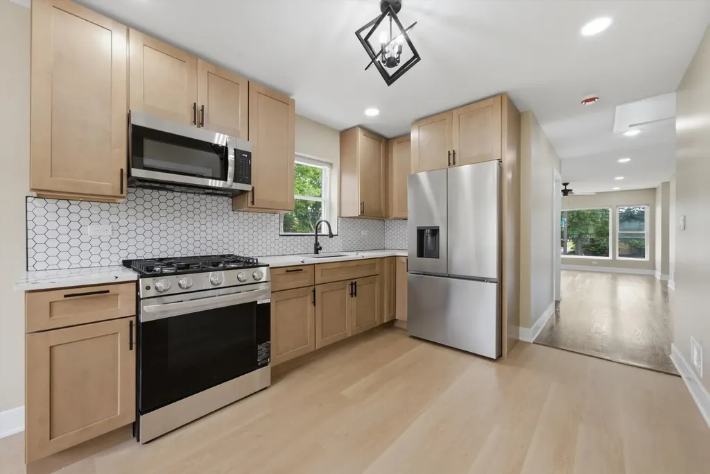 258 East 107th Street Chicago IL 60628