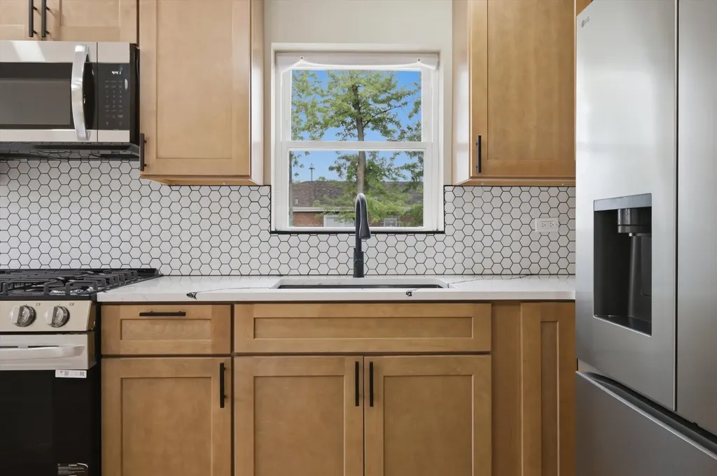 258 East 107th Street Chicago IL 60628