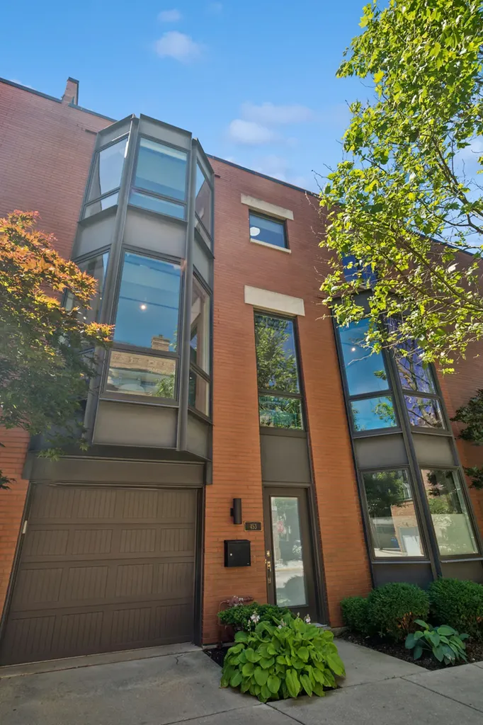 453 West Blackhawk Street Chicago IL 60610