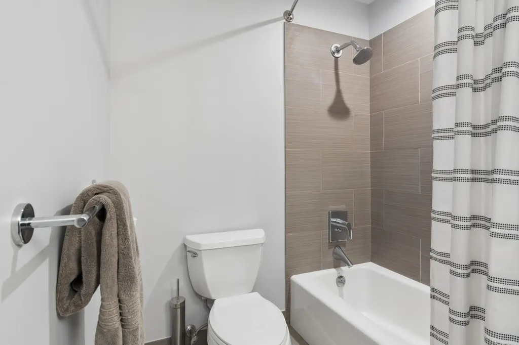 453 West Blackhawk Street Chicago IL 60610