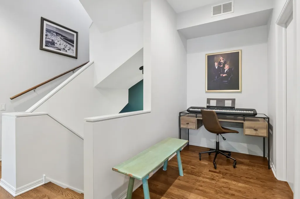 453 West Blackhawk Street Chicago IL 60610