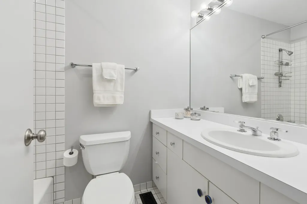 453 West Blackhawk Street Chicago IL 60610