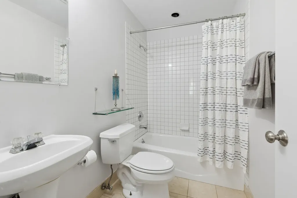 453 West Blackhawk Street Chicago IL 60610
