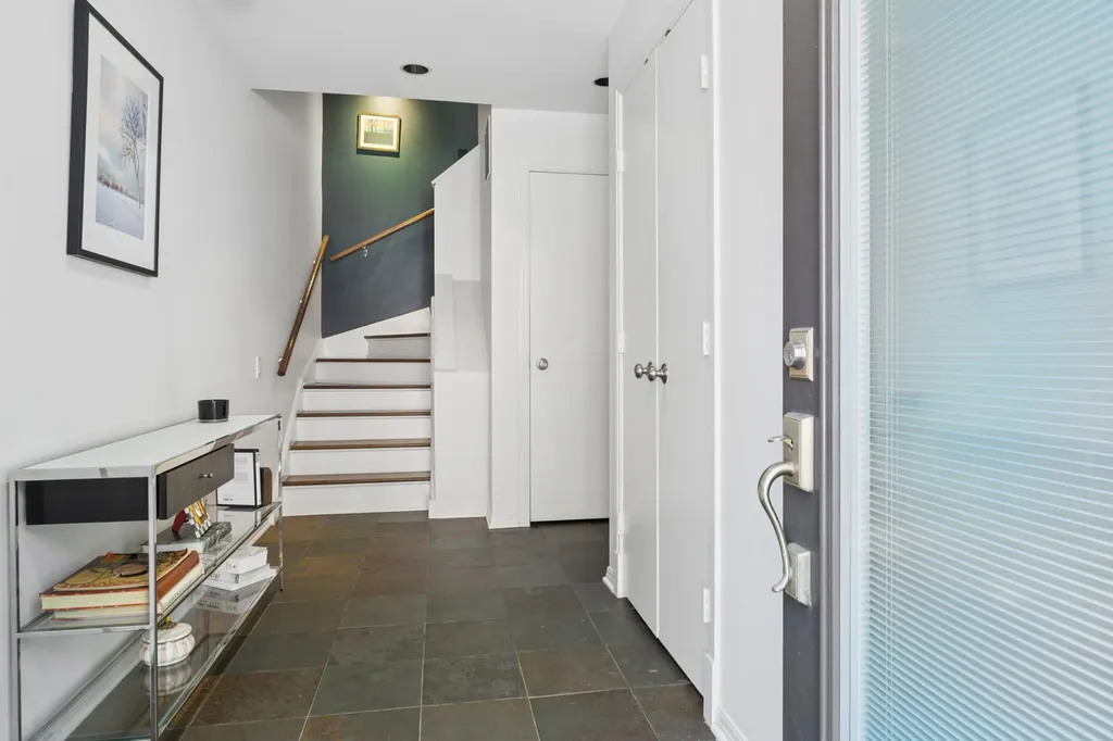 453 West Blackhawk Street Chicago IL 60610