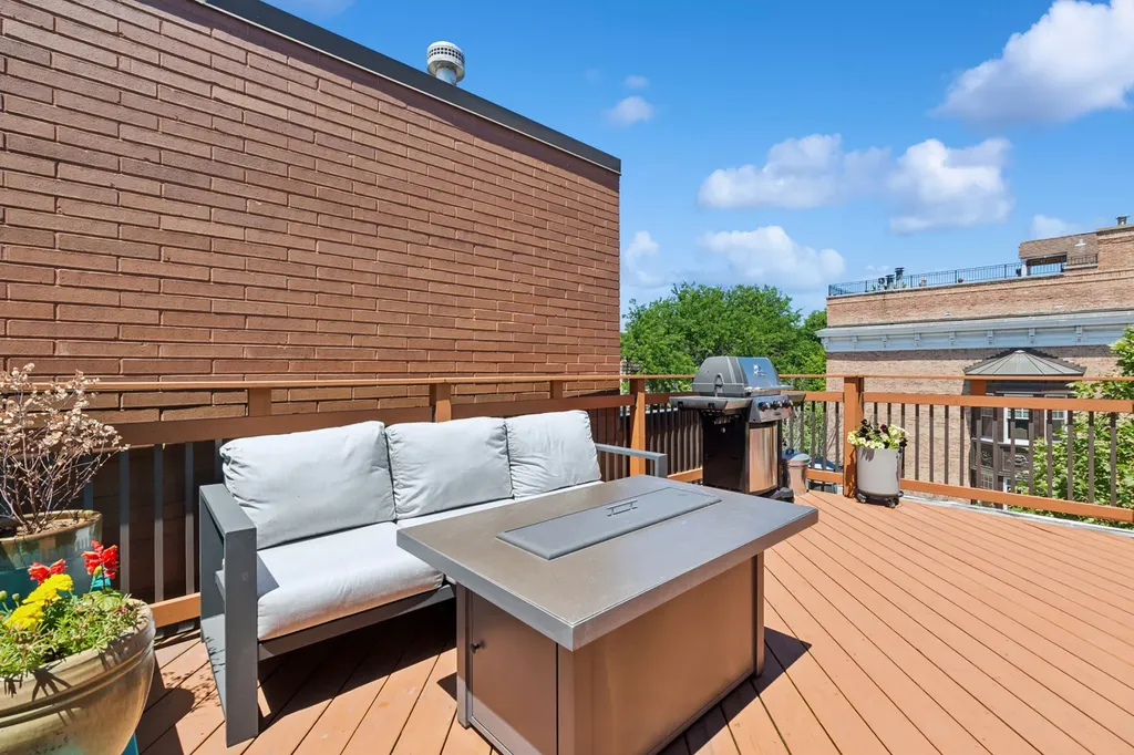 453 West Blackhawk Street Chicago IL 60610