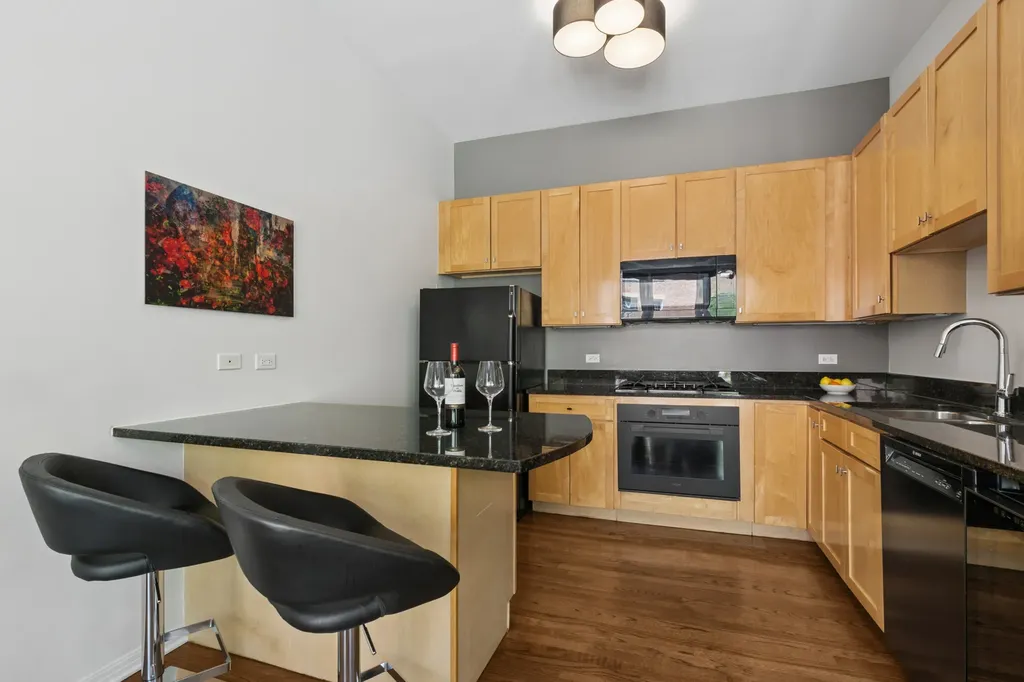 453 West Blackhawk Street Chicago IL 60610