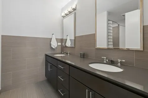 453 West Blackhawk Street Chicago IL 60610