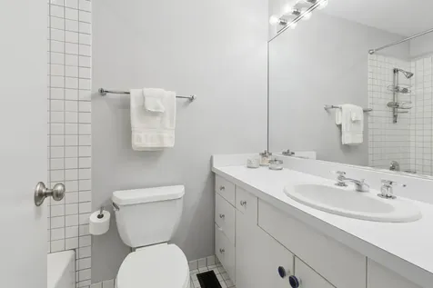 453 West Blackhawk Street Chicago IL 60610