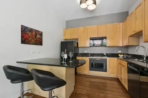 453 West Blackhawk Street Chicago IL 60610