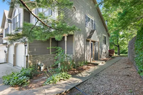 609 River Bluff Drive Carpentersville IL 60110