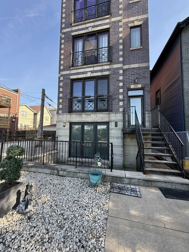 2513 West Congress Parkway Chicago IL 60612