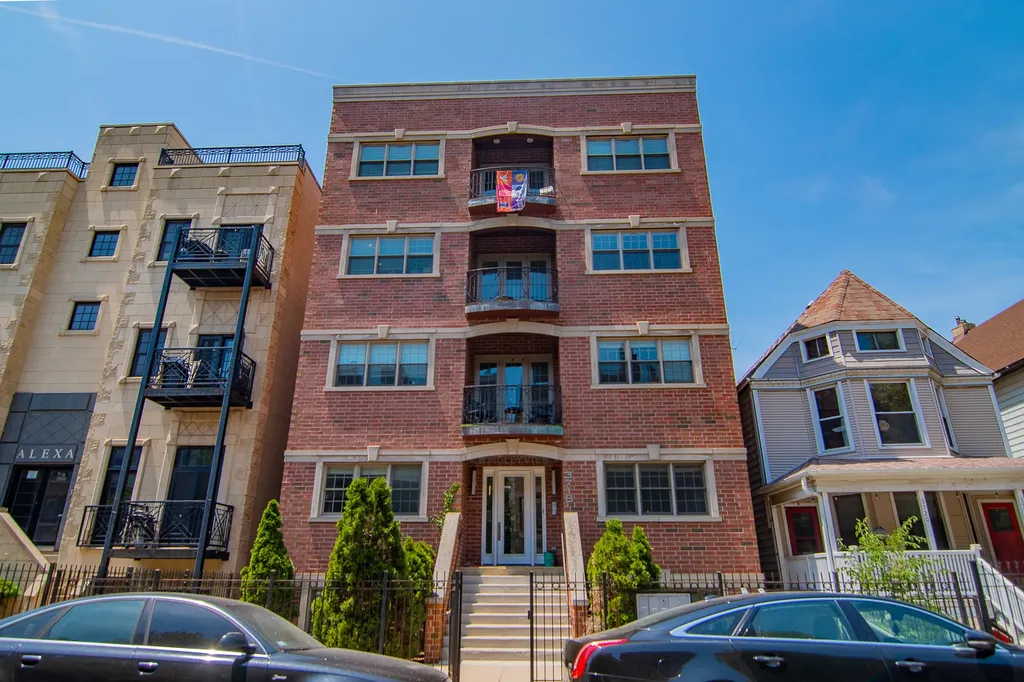 3718 North Wilton Avenue Chicago IL 60613