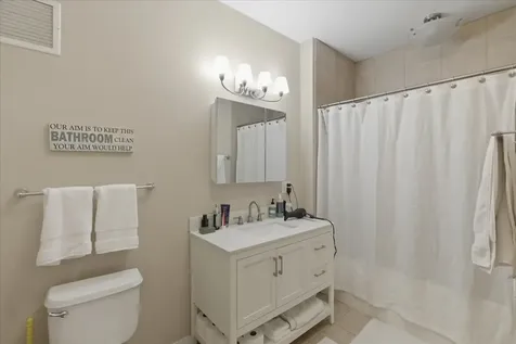 757 North Orleans Street Chicago IL 60654