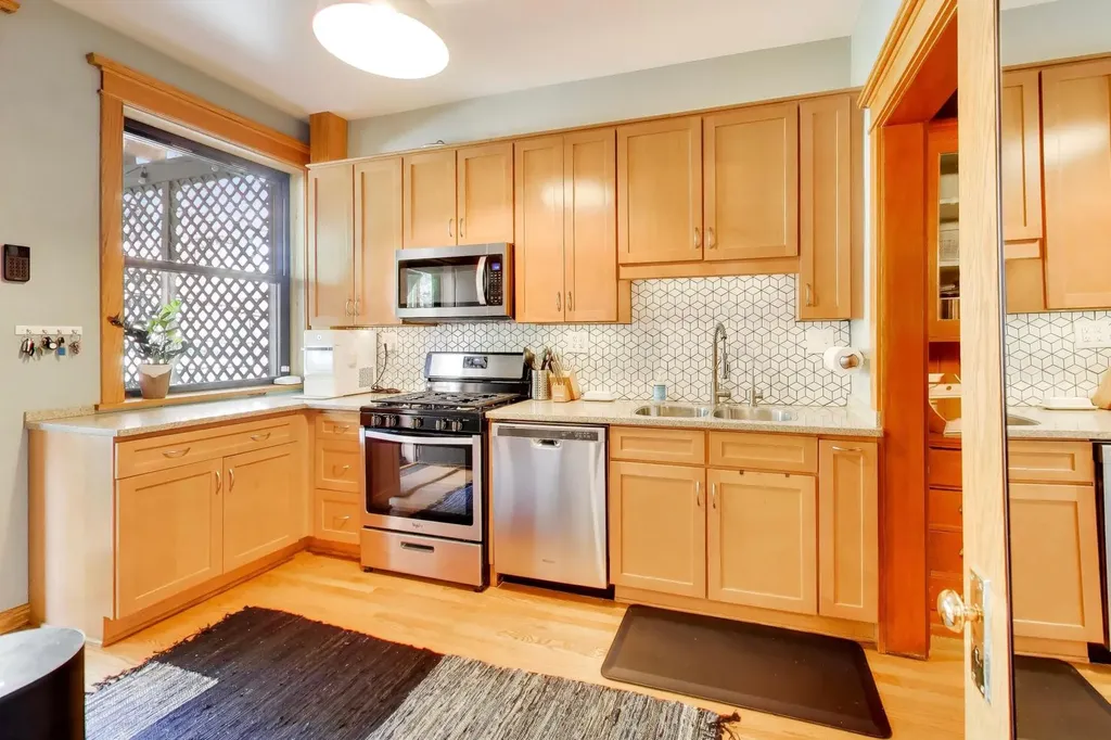5525 South Cornell Avenue Chicago IL 60637