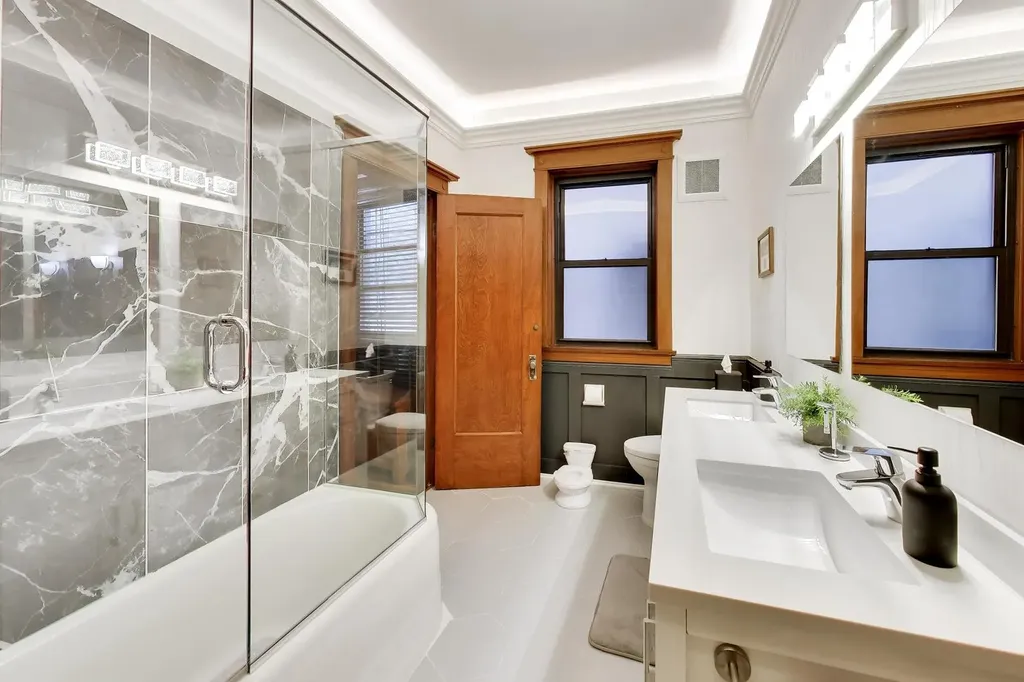 5525 South Cornell Avenue Chicago IL 60637