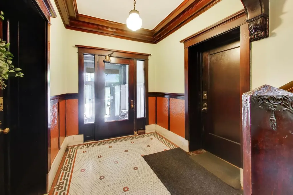 5525 South Cornell Avenue Chicago IL 60637