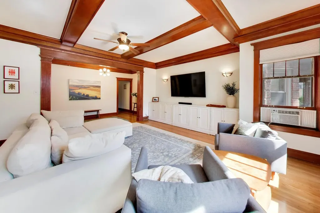5525 South Cornell Avenue Chicago IL 60637