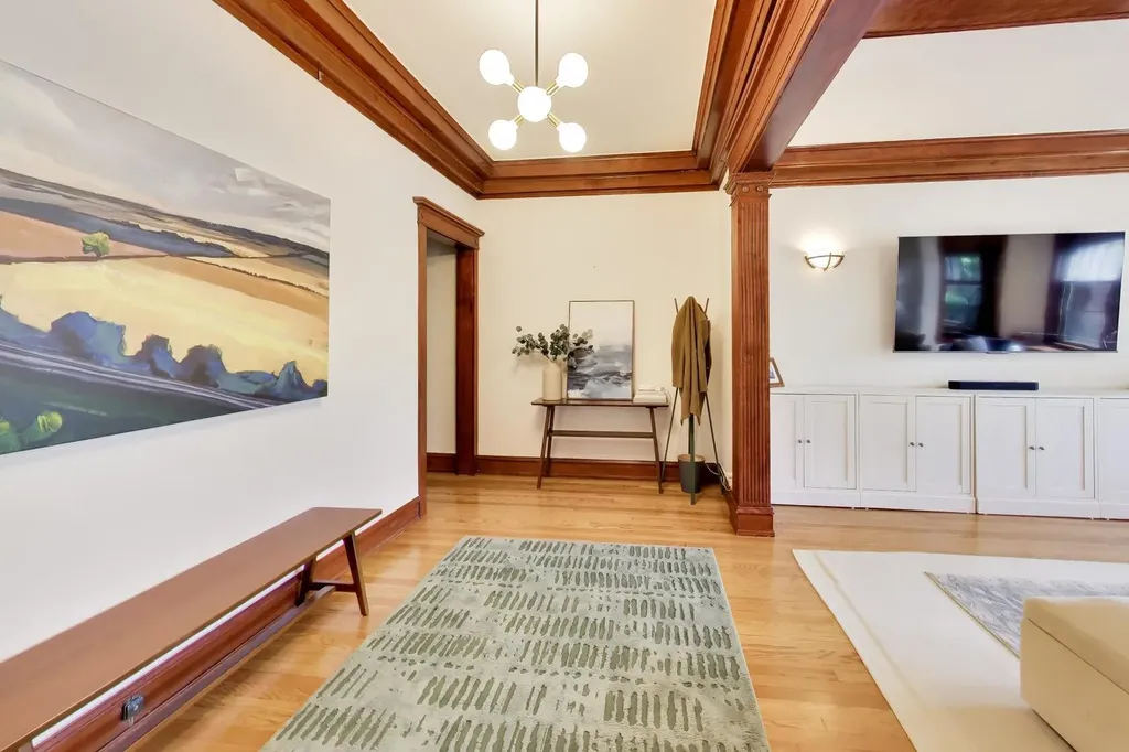 5525 South Cornell Avenue Chicago IL 60637