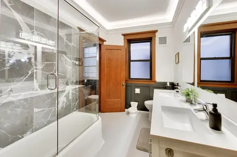 5525 South Cornell Avenue Chicago IL 60637