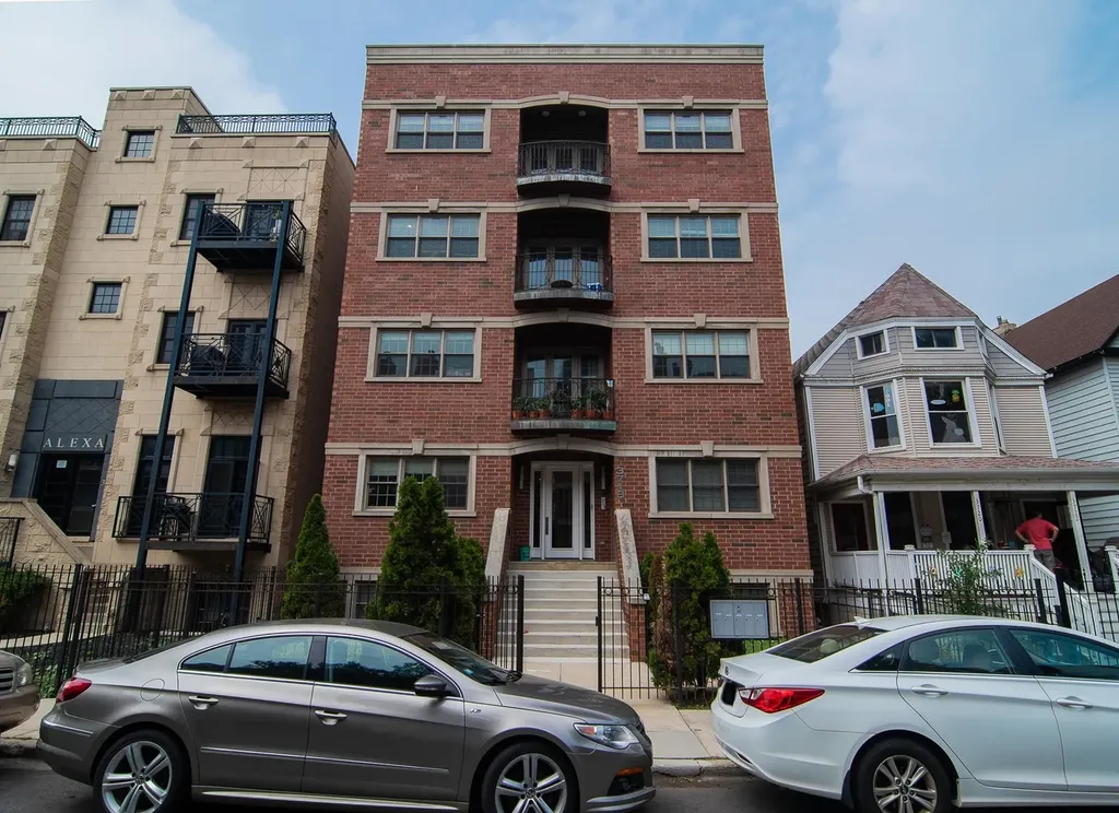 3718 North Wilton Avenue Chicago IL 60613