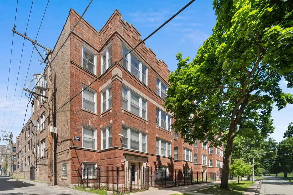 6710 South Ridgeland Avenue Chicago IL 60649