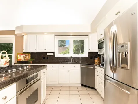 1912 Whispering Oaks Lane Sugar Grove IL 60554