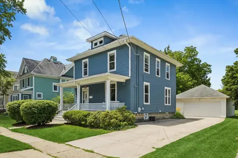 805 Clay Street Woodstock IL 60098