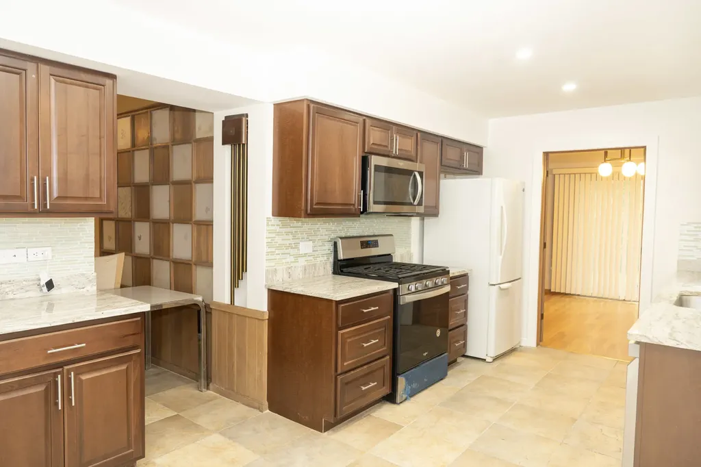 10025 Bronx Avenue Skokie IL 60077